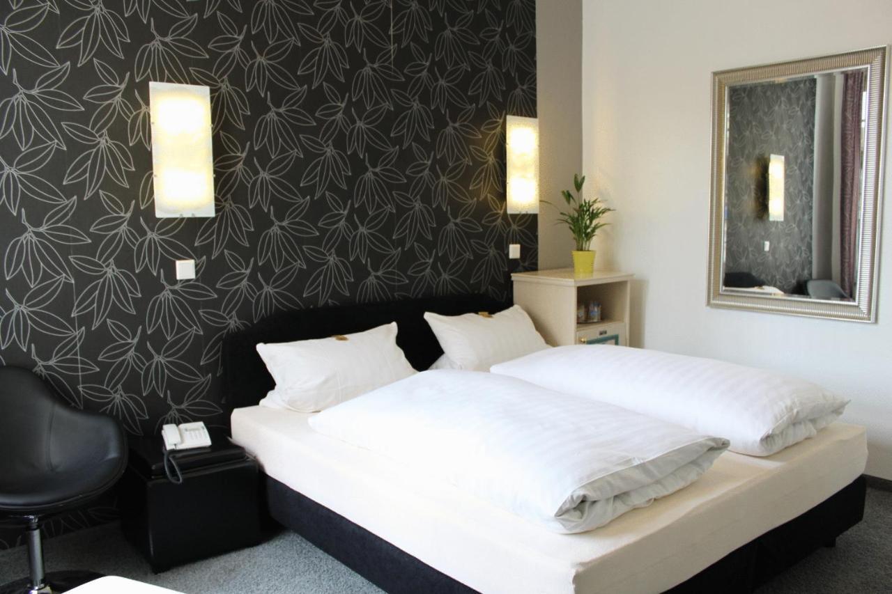 Hotel Heidelberger Hof Dusseldorf Room photo