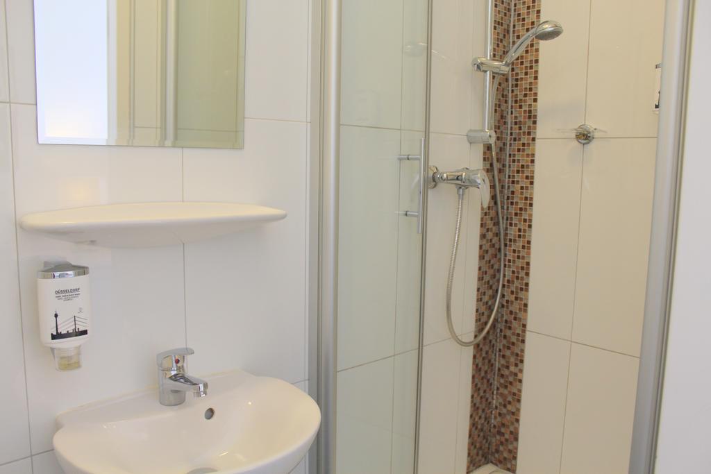 Hotel Heidelberger Hof Dusseldorf Room photo