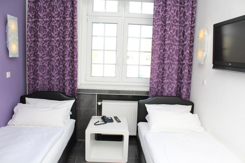 Hotel Heidelberger Hof Dusseldorf Room photo