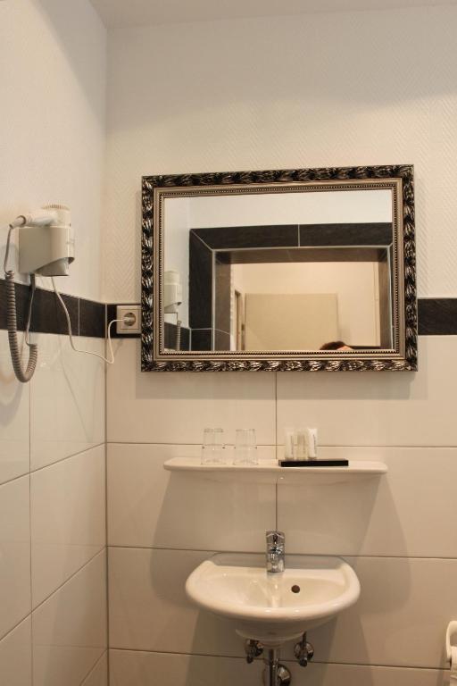 Hotel Heidelberger Hof Dusseldorf Room photo